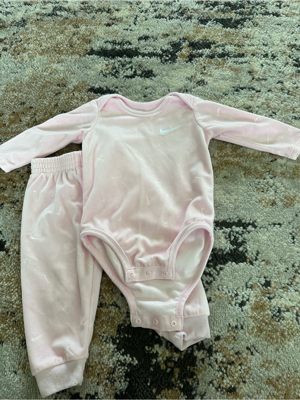 Nike Kids Pink Velour Jogger Set - Pink 9 months like new